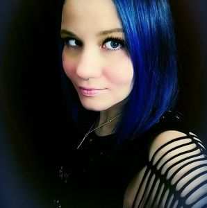 Meet your Posher, Claudia